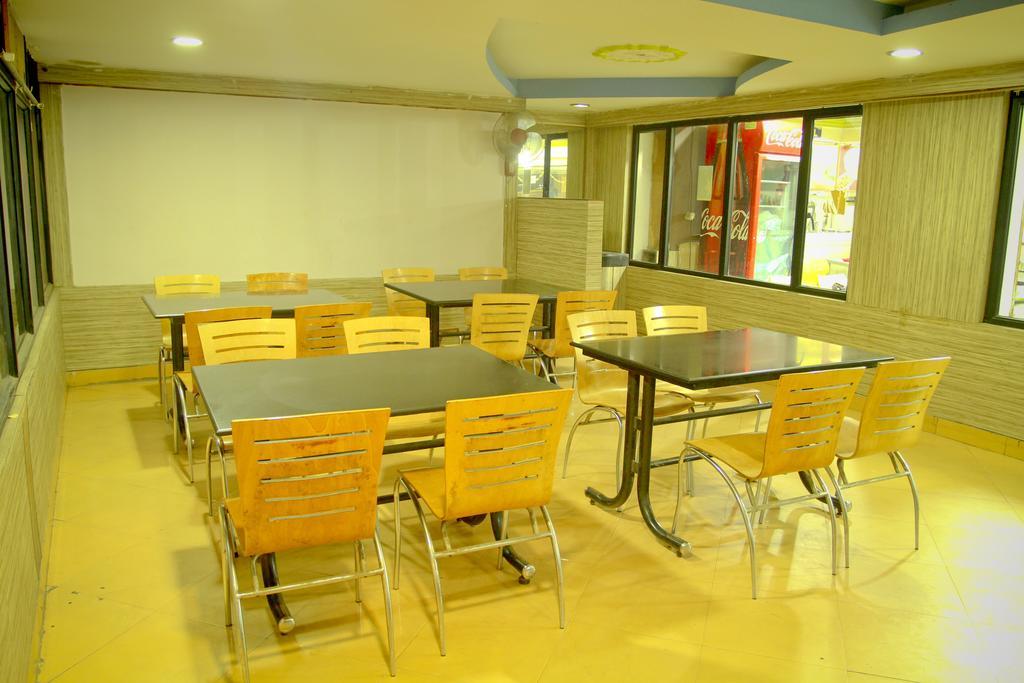 Yasodha Towers 호텔 Hosūr 외부 사진
